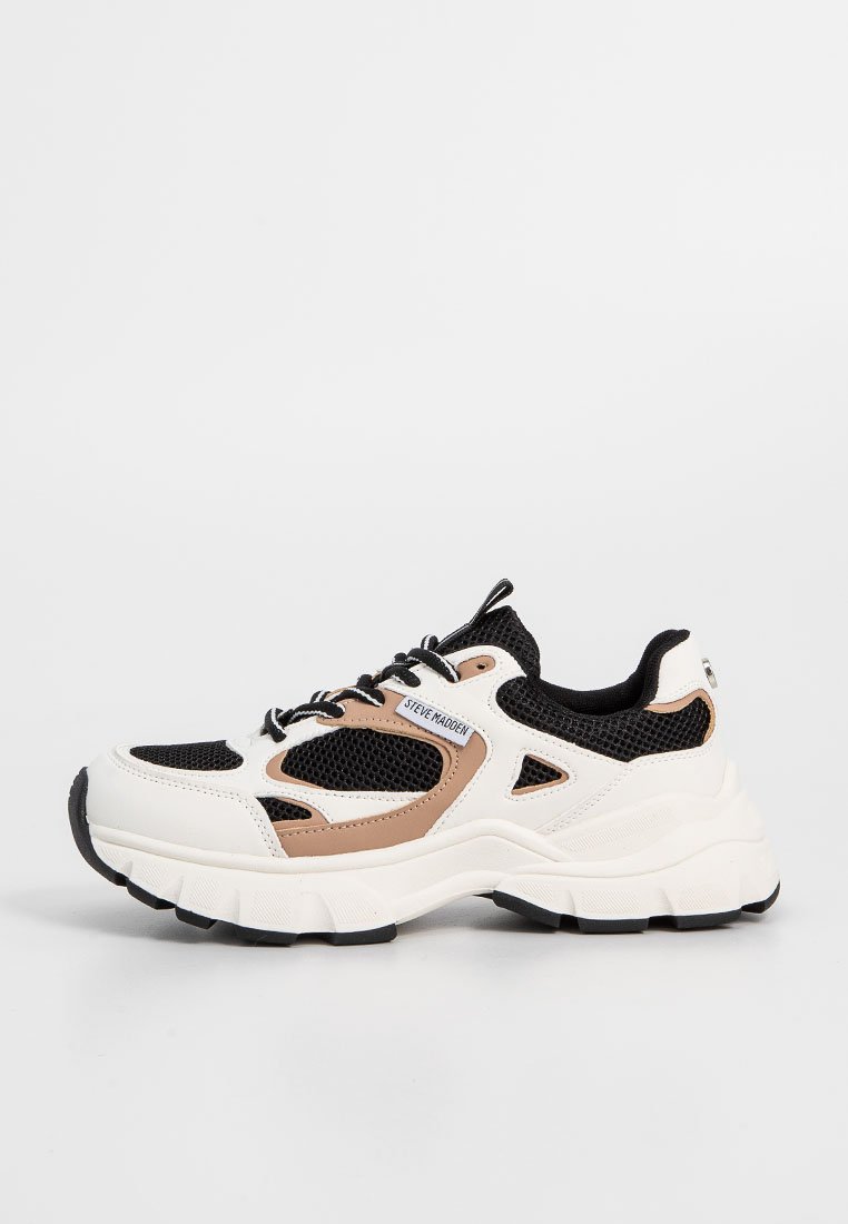 Klobige weiße Sneakers mit einem schwarzen Mesh-Obermaterial und sandfarbenen Akzenten. Verfügt über eine gemusterte Sohle und eine markierte Zunge. Schnürdesign für einen sicheren Sitz.