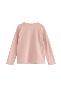 Camicia a maniche lunghe in cotone rosa pallido, con scollatura rotonda e un design semplice. Tessuto liscio senza motivi o dettagli visibili.