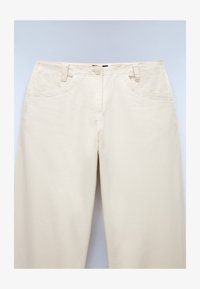 Geselecteerd, beige dimity