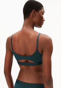 ARMEDANGELS TOVAA - Brassière - teal stone