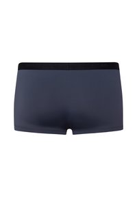 Bóxer masculino en gris oscuro, con una cinturilla elástica negra, textura suave y un diseño ajustado.