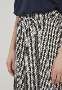 Fransa FRAmdot - A-snit nederdel - black, white