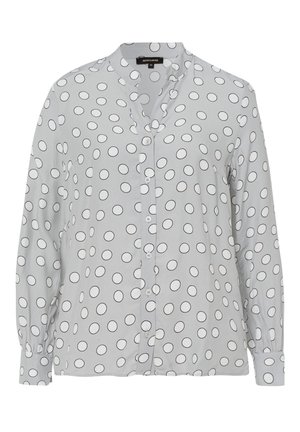 Chemise boutonnée gris clair en tissu lisse, ornée de motifs circulaires noirs et d'un col, avec des manches longues et des poignets boutonnés.