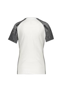 Maglietta sportiva a maniche corte di colore bianco con motivo a righe nere sulle spalle. Tessuto in rete, design aderente e nessun logo o accento visibile.