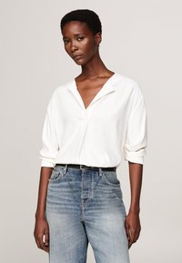 Tommy Hilfiger FLUID  - Pusero - ancient white