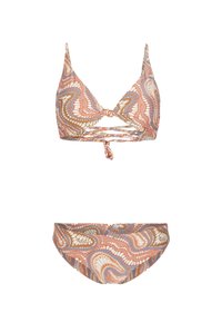 Twee-delige bikini met een paisley patroon in perzik, crème en lichtblauw. De top heeft een knoopdetail en verstelbare bandjes; de broek is volledig bedekt.