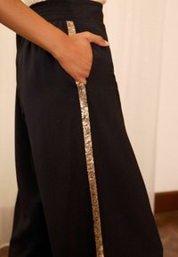 Love & Roses WIDE LEG - Nohavice - black