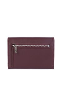 Portafoglio in pelle bordeaux con tasca con zip e cuciture sottili, caratterizzato da una texture liscia e un design minimalista.