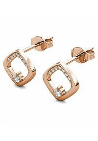 Gli orecchini a bottone in oro rosa presentano un design quadrato con accenti di cristalli trasparenti e una singola pietra centrale, finitura lucida e chiusure sicure.
