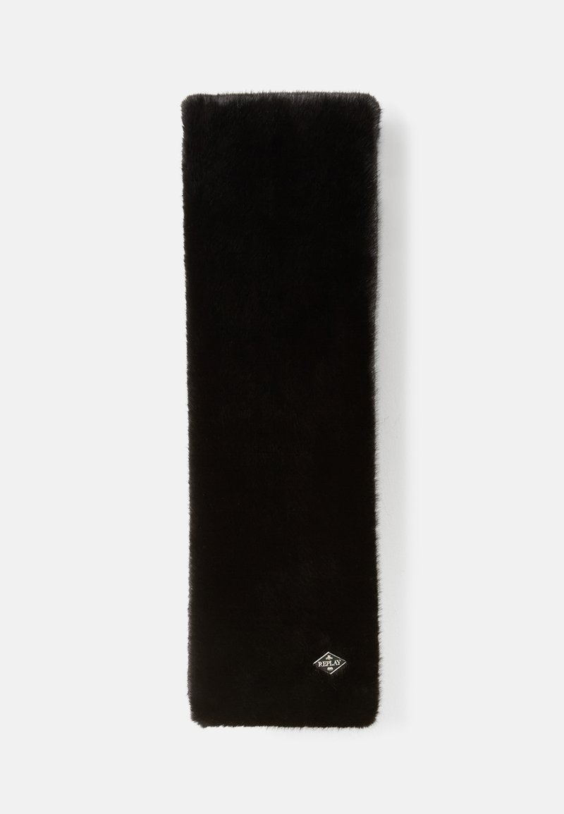 Sciarpa in pelliccia sintetica nera con una consistenza morbida, forma allungata e un piccolo logo nell'angolo in basso. Aspetto liscio e spesso.