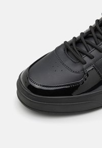 YOURTURN Vysoké tenisky - black