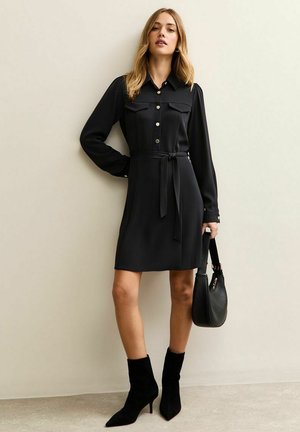 - Sukienka koszulowa