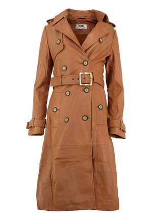 Bruine leren trenchcoat met een dubbelgeknoopt ontwerp, grote knopen, een riem en schouderepauletten. Heeft een zachte textuur.