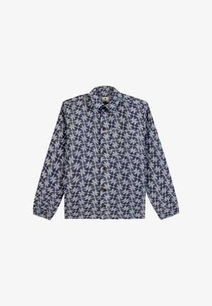 Langärmliges Hemd mit Knopfleiste, blau-grauem abstraktem Blumenmuster und einer Brusttasche auf weißem Hintergrund.