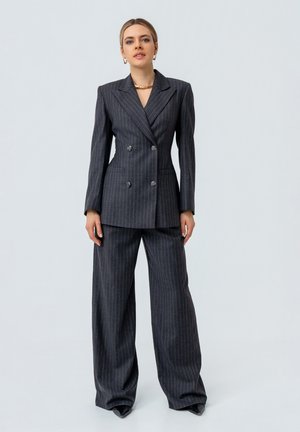 SVELTE - Spodnie materiałowe