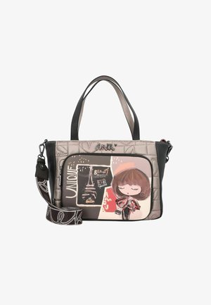 Torebka o teksturowanym szarym wykończeniu, z kolorową ilustracją dziewczyny i Wieży Eiffla. Posiada podwójne uchwyty oraz pasek.