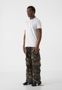 Unausgewählt, darkcamo
