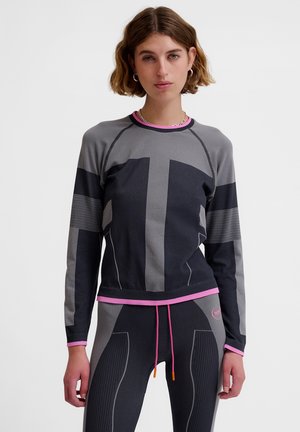 - Bluzka z długim rękawem