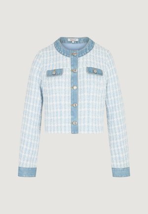 Giacca corta da donna in tweed con colletto, polsini, patta dei bottoni e tasche sul petto con patta a bottone in denim azzurro chiaro.