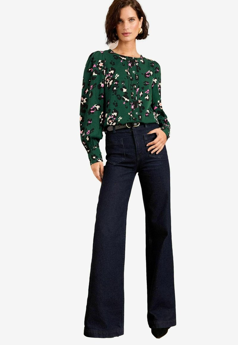 Love & Roses PETITE FIT - PINTUCK BUTTON DETAIL  - Palaidinė - green animal