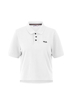 Valkoinen polo-paita, jossa on kauluspaita, lyhyet hihat, kolme mustaa nappia ja musta FILA-logo vasemmalla puolella. Sileä kangas.