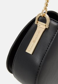 Tommy Hilfiger HERITAGE - Ülerinna-kott - black