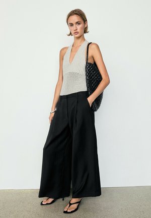 Massimo Dutti, STRAIGHT-LEG TROUSERS WITH DOUBLE DARTS 05014714 - Stoffhose - black