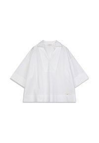 Blouse en coton blanc avec col en V, manches courtes, coupe carrée et détail de couture subtile à l'ourlet. Texture lisse, design minimaliste.