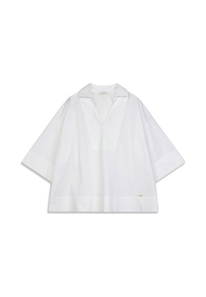 Blouse en coton blanc avec col en V, manches courtes, coupe carrée et détail de couture subtile à l'ourlet. Texture lisse, design minimaliste.