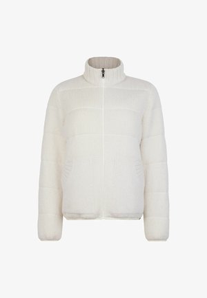 Biała kurtka na suwak z wysokim kołnierzem, teksturowanym splotem, poziomym przeszyciem i bocznymi kieszeniami. Miękki materiał o przytulnym wyglądzie.