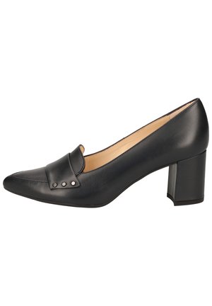 Czarne skórzane czółenka z szpiczastym noskiem, płaskim paskiem z ozdobnymi ćwiekami i słupkowym obcasem. Gładka tekstura i minimalistyczny design.