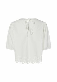 Vit kortärmad blus med rund halsringning, som har en knytning bak och en scalloped nederkant med ögla detaljer.