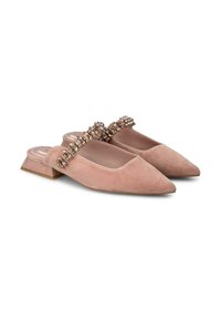 Mule rosa in suede con tacco basso a blocco, caratterizzate da una fascia decorativa adornata con strass trasparenti e color rosa.