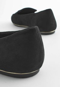 Next FOREVER COMFORT  REGULAR FIT - Loaferit/pistokkaat - black