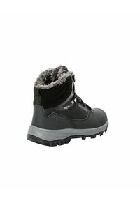 Stivali da trekking neri con tomaia in tessuto testurizzato, fodera in finta pelliccia grigia, suola in gomma e occhielli in metallo. Altezza media con design a lacci.