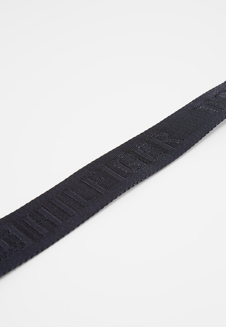 tommy hilfiger offshore mini reporter