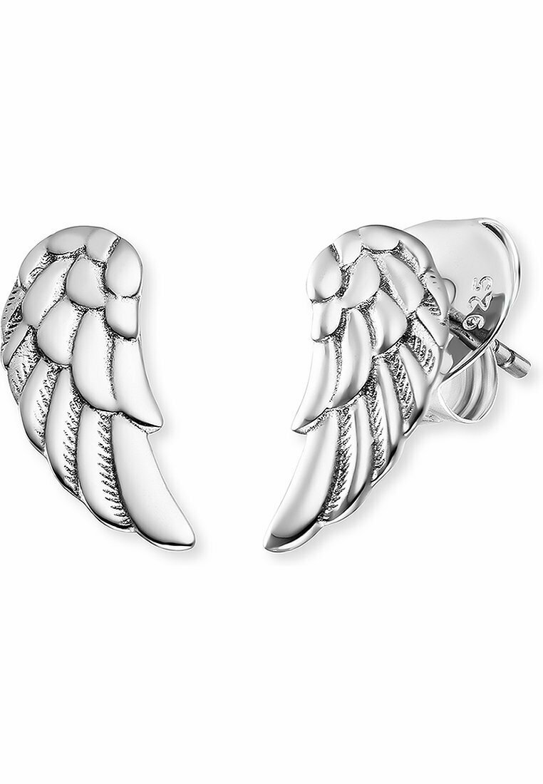 Orecchini a perno in argento a forma di ali di angelo, con texture di piume dettagliate e una finitura lucida. Il design enfatizza l'eleganza e l'artigianato.