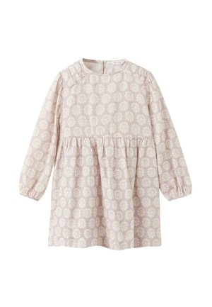 Rochie roz deschis cu mâneci lungi, model floral alb, talie fronsată, decolteu rotund și detalii plisate pe umeri.