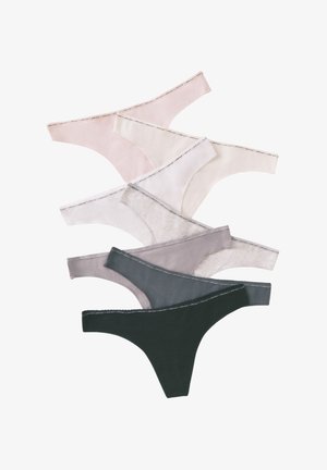 Six culottes pour femmes soigneusement empilées dans des teintes de rose, blanc, gris et noir sur un fond blanc.