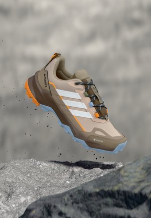 SKYCHASER AX5 GORE TEX  - Pārgājienu apavi - taupe/off white/glow blue