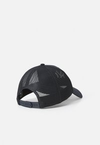 Svart mesh caps med en buet skjerm, justerbar snapback-lukking og en teksturert overflate. Har ventilasjonspaneler og en solid topp.