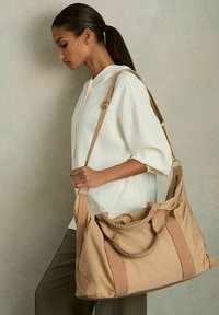 Reiss PHOEBE-HANDLE SOFT  - Weekendtasker - blush