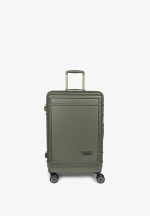 Harde koffer in olijfgroen, met een gestructureerde afwerking, uitschuifbare handgreep en vier draaibare wieltjes voor mobiliteit.