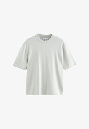 Hellgraues T-Shirt mit kurzen Ärmeln in lockerer Passform, aus weichem Baumwollstoff gefertigt, mit rundem Halsausschnitt und subtiler gerippter Textur.