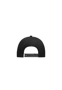 Svart cap med buet visir, med en glatt stofftekstur og justerbar plast snapback-lukking bak.