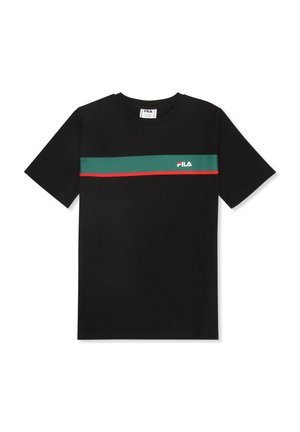 Svart kortärmad T-shirt med ett grönt och rött horisontellt rand över bröstet. Har Fila-logotypen på randen. Tillverkad av bomull.