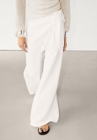 Massimo Dutti Broek - white