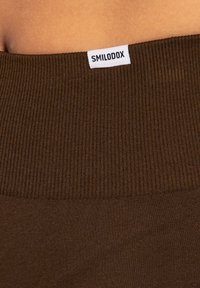 Smilodox EDINA SEAMLESS SCRUNCH - Leggings - braun