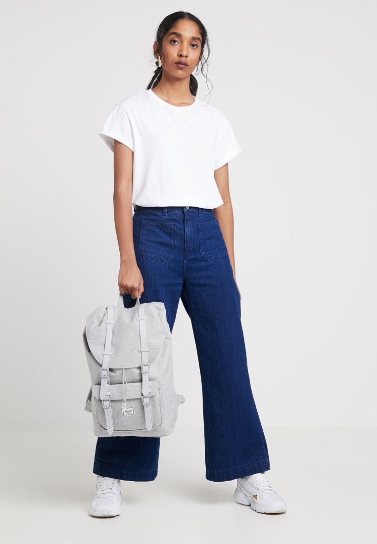 Herschel little america mid volume grey Clearance