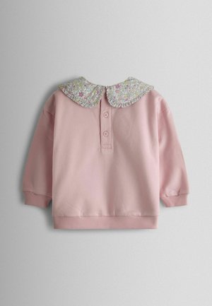 Ružová detská mikina s dlhým rukávom, s kvetinovým volánikovým golierom a tromi ružovými gombíkmi na chrbte.